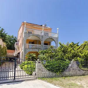 Drago Apartment